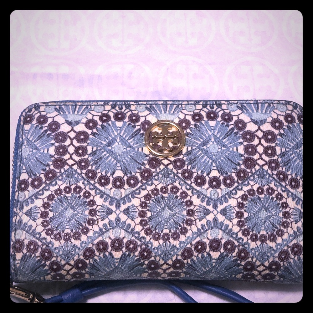 Tory Burch Robinson Wristlet